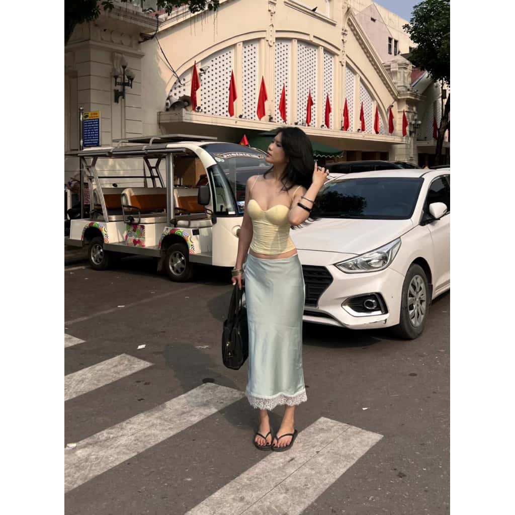 Chân váy lụa dáng dài phối ren ảnh 2